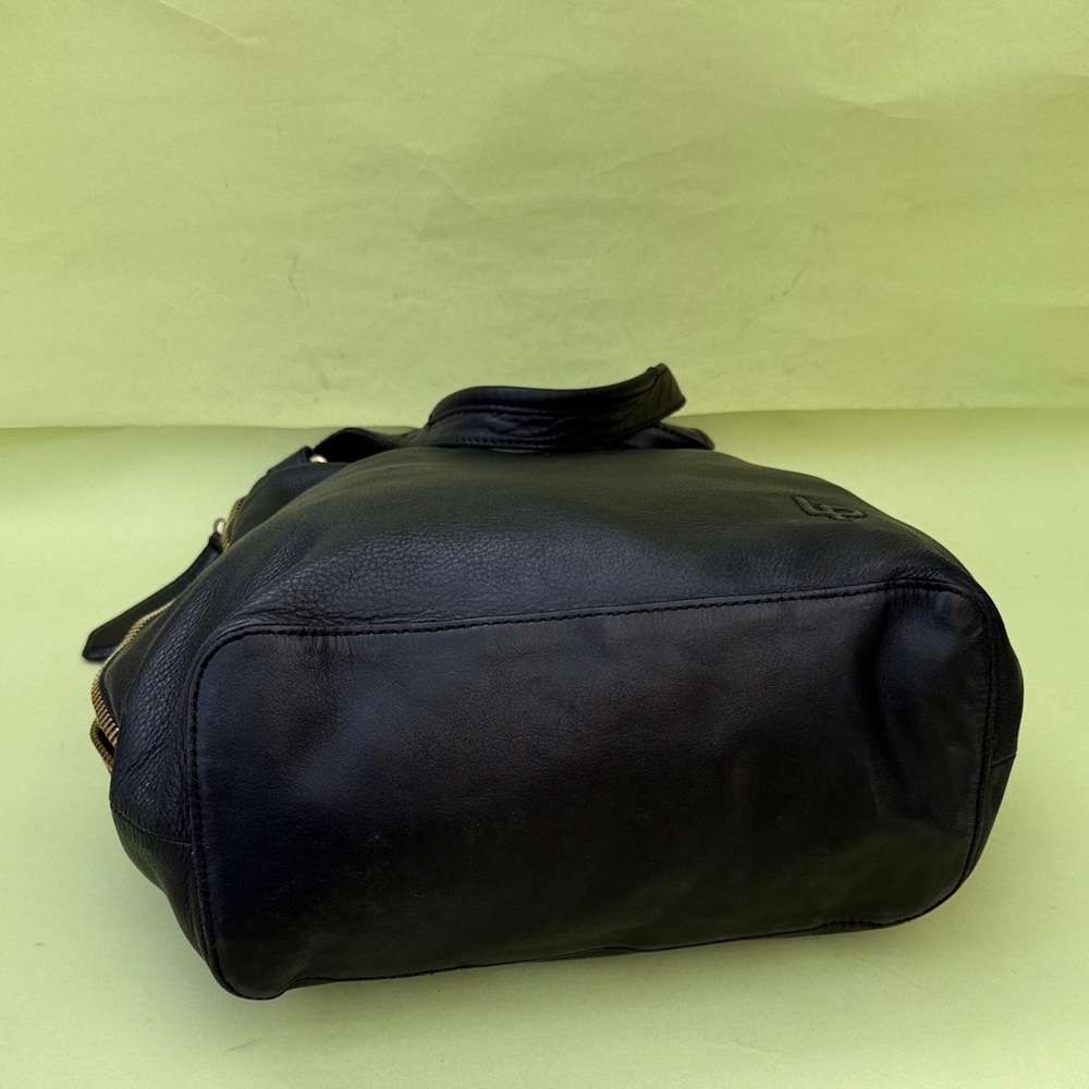 Black Linea Pelle Convertible Leather Shoulder Bag with Beautiful Details - Picture 12 of 16